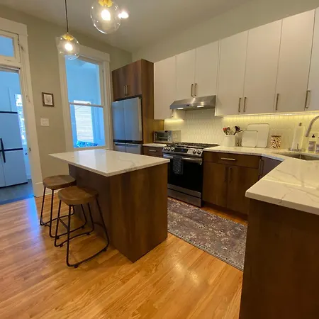 Holiday home Elegant Hideaway In The Heart Of Andersonville *