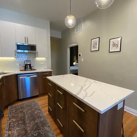 Elegant Hideaway In The Heart Of Andersonville Holiday home Chicago