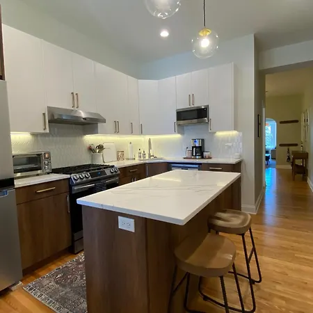 Holiday home Elegant Hideaway In The Heart Of Andersonville *