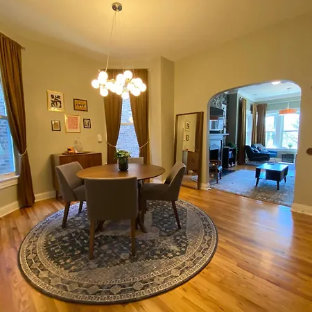 Holiday home Elegant Hideaway In The Heart Of Andersonville