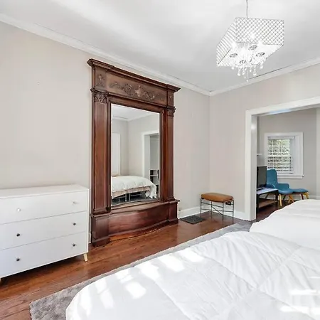 Lavish Mini Mansion Near Sox & *