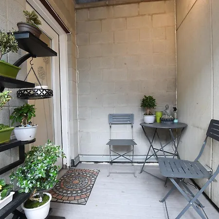 Apartment Cozy, Bright And A Great Location!
