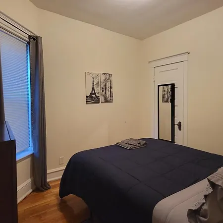 Chateau De Woodlawn - Peaceful 3 Bedroom Apartment. Apartment Chicago