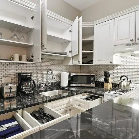 Prime & Fully Furnished - Windermere 609 Chicago