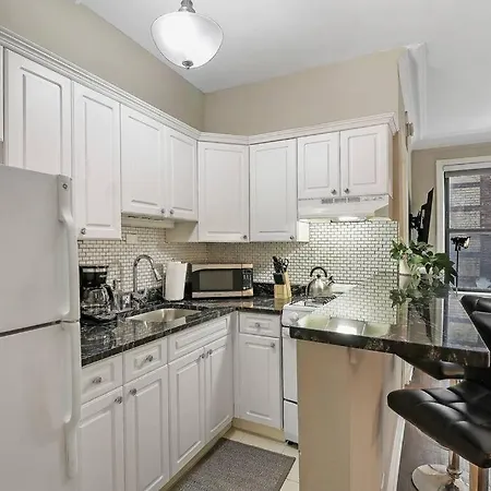 Prime & Fully Furnished - Windermere 609 Chicago