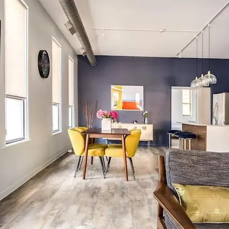 Apartment The Orleans - Floor 2 Private Roof Deck Patio *