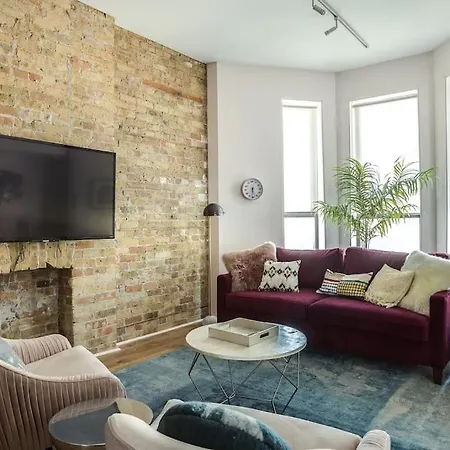 The Orleans - Floor 2 Private Roof Deck Patio Apartment Chicago