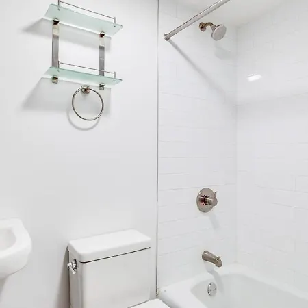Landing - Modern With Amazing Amenities Apartment