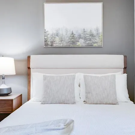 Landing - Modern With Amazing Amenities *