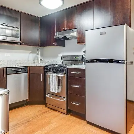Landing - Modern With Amazing Amenities Apartment Chicago