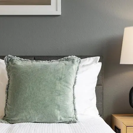 Landing Modern With Amazing Amenities * Chicago