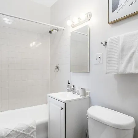 Apartment Landing Modern With Amazing Amenities Chicago