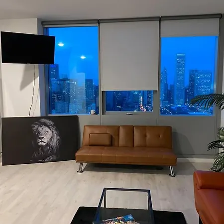 Beautiful Downtown Apartment, With Pool & Balcony Apartment Chicago