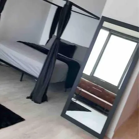 Beautiful Downtown Apartment, With Pool & Balcony Apartment