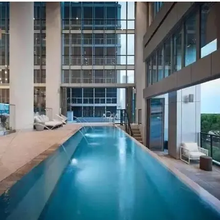 Beautiful Downtown Apartment, With Pool & Balcony Apartment Chicago