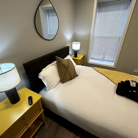 West Loop King Oasis/2br That Sleeps 6 Guests/walk To Fulton Market Apartment *
