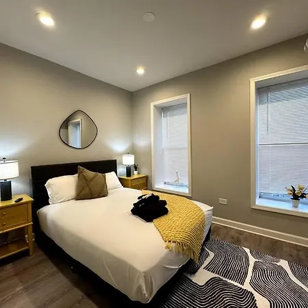 West Loop King Oasis/2br That Sleeps 6 Guests/walk To Fulton Market Apartment