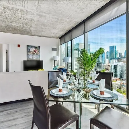2br Stunning River North With Pool & Views Apartment