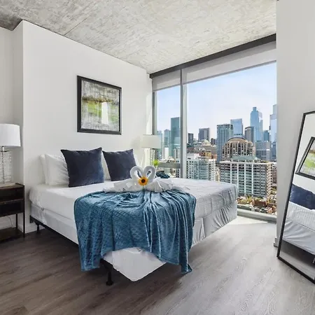 Apartment 2br Stunning River North With Pool & Views