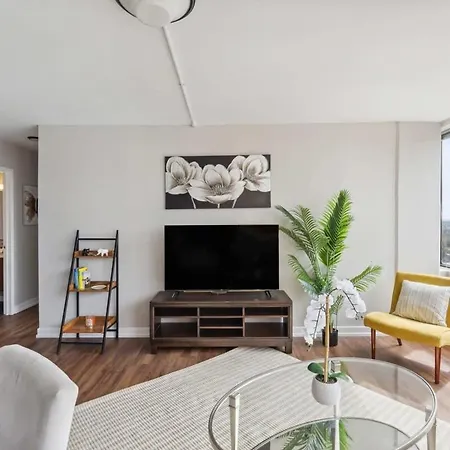 2br Vibrant South Loop Apartment