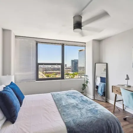 2br Vibrant South Loop Apartment