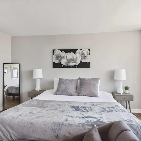 2br Vibrant South Loop Apartment Chicago