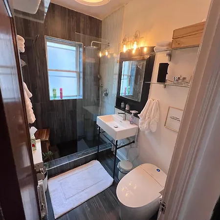 Lakeside Loft - Historic