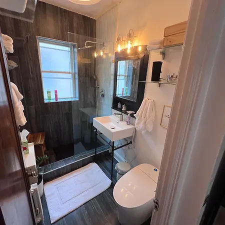 Lakeside Loft - Historic