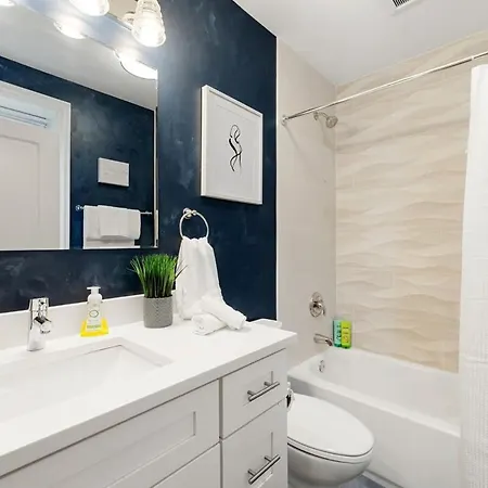Apartment Stylish 2 Bdr Coach House Steps From The Chicago