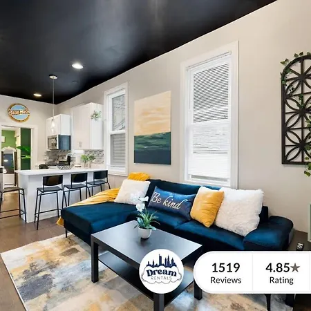 Stylish 2 Bdr Coach House Steps From The
