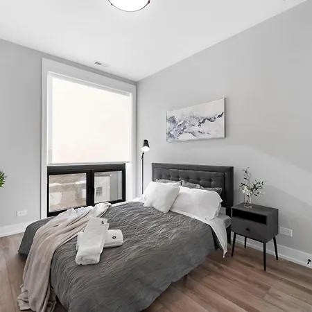 Apartment Brand New 3bed 3bath Modern W Balcony *