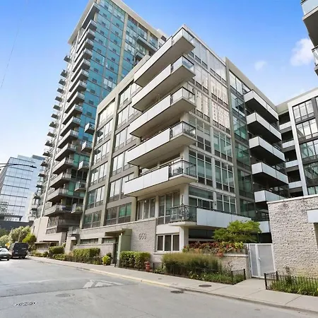 Sleek 2 Bed 2 Bath In Trendy Fulton Market Chicago