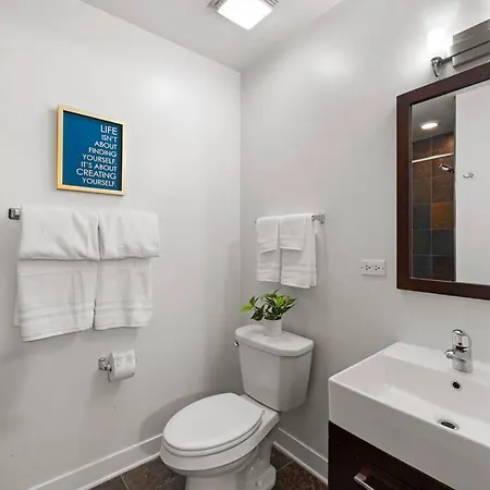 Apartment Sleek 2 Bed 2 Bath In Trendy Fulton Market *