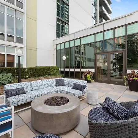 Apartment Sleek 2 Bed 2 Bath In Trendy Fulton Market
