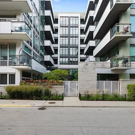 Sleek 2 Bed 2 Bath In Trendy Fulton Market