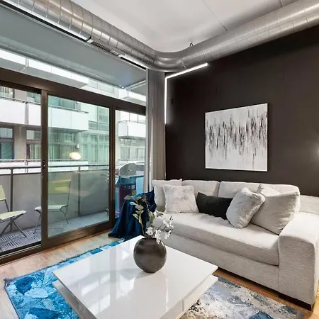 Sleek 2 Bed 2 Bath In Trendy Fulton Market