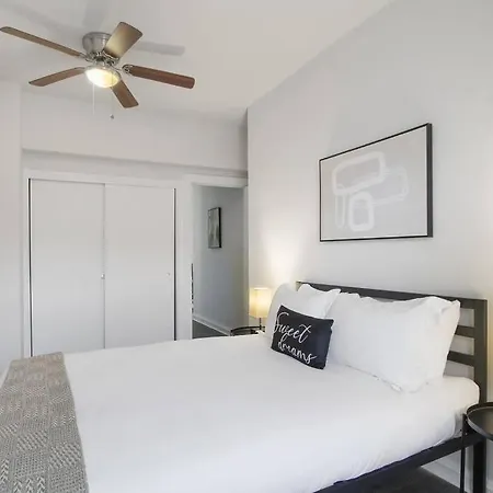 Sleek & Functional 2-bedroom - Hyde Park 405 *