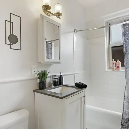 Sleek & Functional 2-bedroom - Hyde Park 405 Apartment *