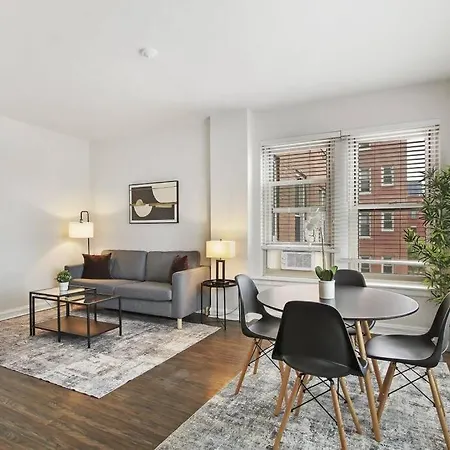 Sleek & Functional 2-bedroom - Hyde Park 405 *