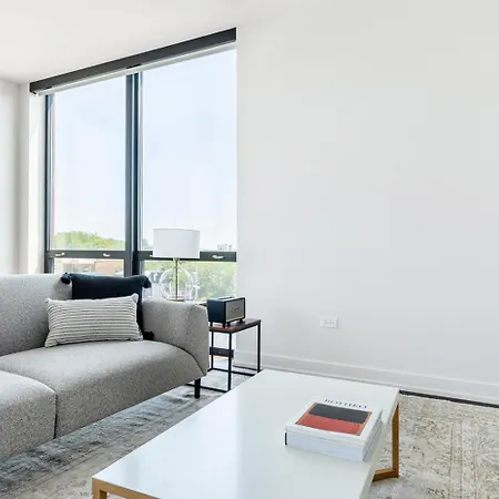Ravenswood 2br W Rooftop Bbq Next To Brown Line Chi-400 * Chicago