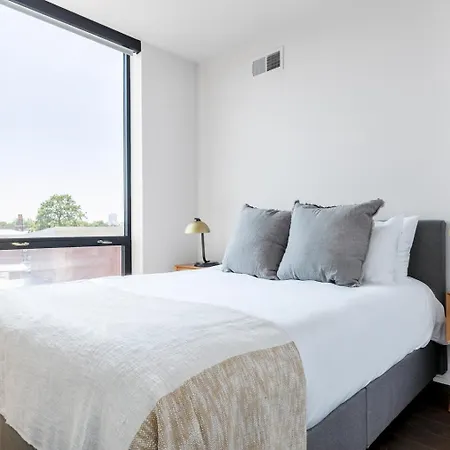 Ravenswood 2br W Rooftop Bbq Next To Brown Line Chi-400