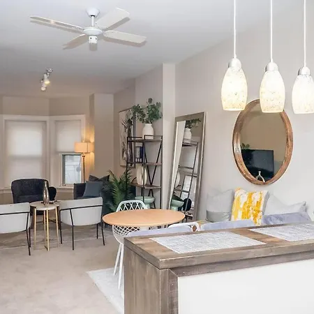 Duplex Chic River North Retreat Apartment