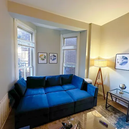 The Secret West Loop Oasis For Up To 4 Guests - 5 Minutes To United Center! *
