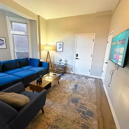 The Secret West Loop Oasis For Up To 4 Guests - 5 Minutes To United Center! * Chicago