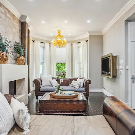 Gold Coast Next To Oak Street Apartment