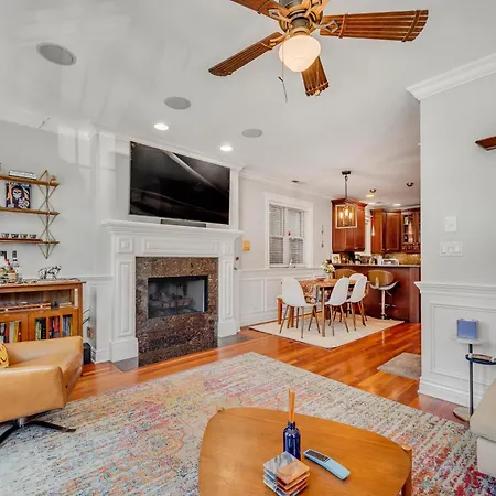 Spectacular Lakeview 1bd Withoffice & Parking Apartment Chicago