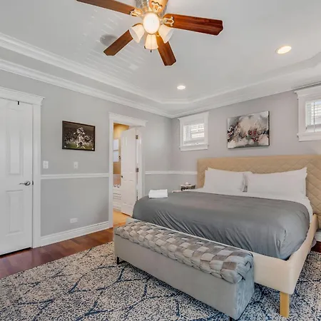 Apartment Spectacular Lakeview 1bd Withoffice & Parking