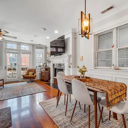 Spectacular Lakeview 1bd Withoffice & Parking