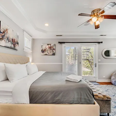 Spectacular Lakeview 1bd Withoffice & Parking