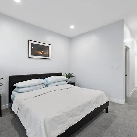 Lavish 3 Bed Near Hyde Park Apartment Chicago